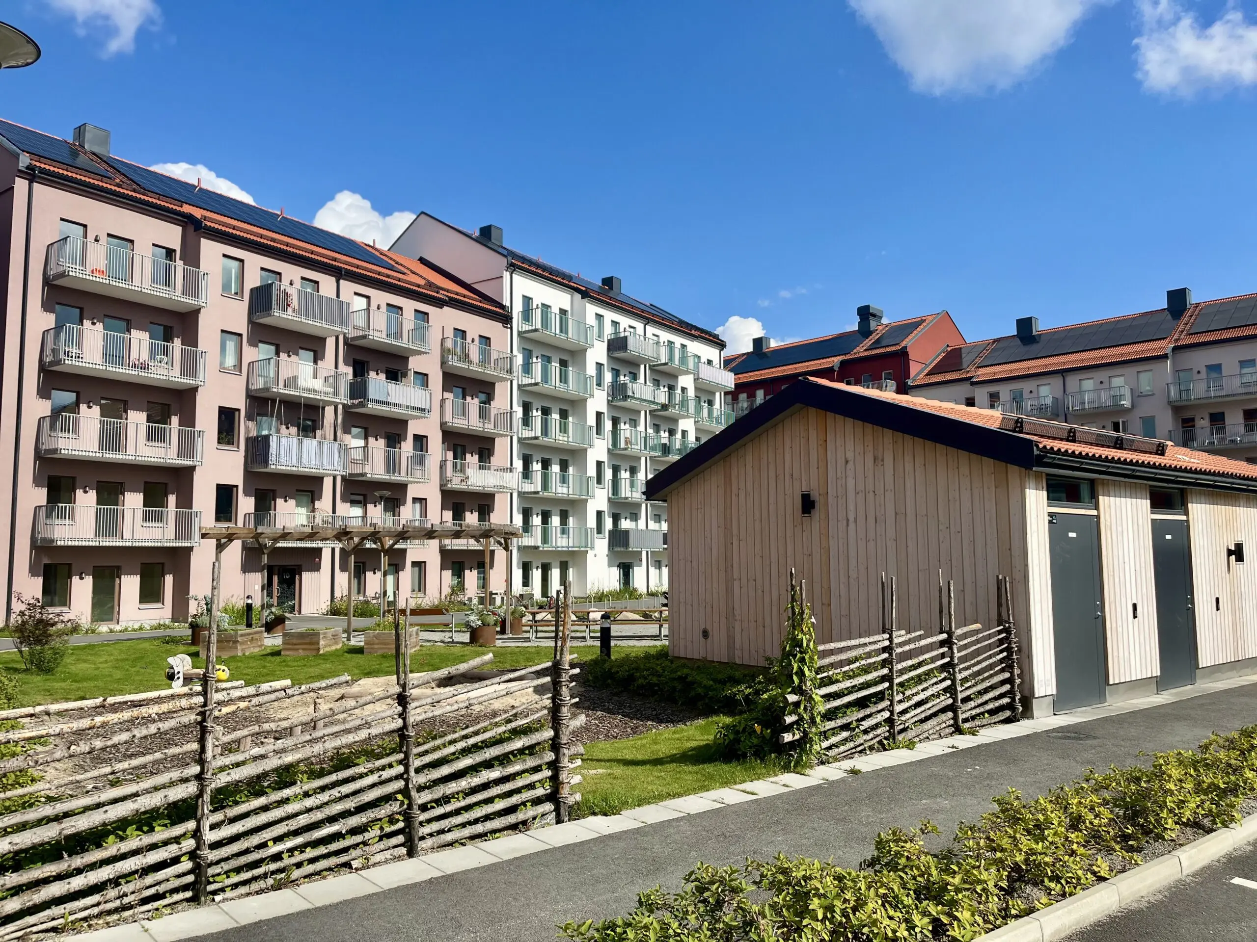 Nybyggda hyreslägenheter i Enköping med balkonger